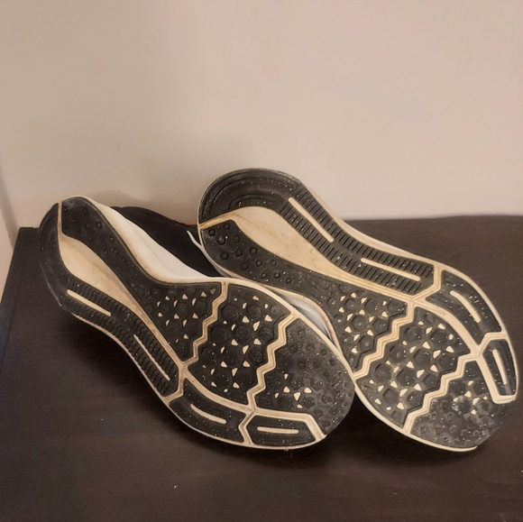 Nike Downshifter 8 Running Shoes Sneakers Black size 5.5 - Picture 7 of 9